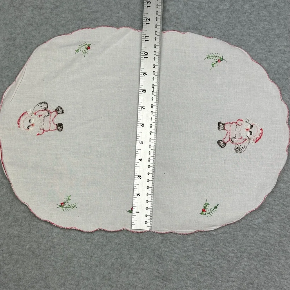 Vintage Christmas Embroidered Santa Claus Oval Scalloped Table Runner Doily